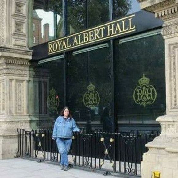 Meet your Posher, Sandy - Picture 1 of 1